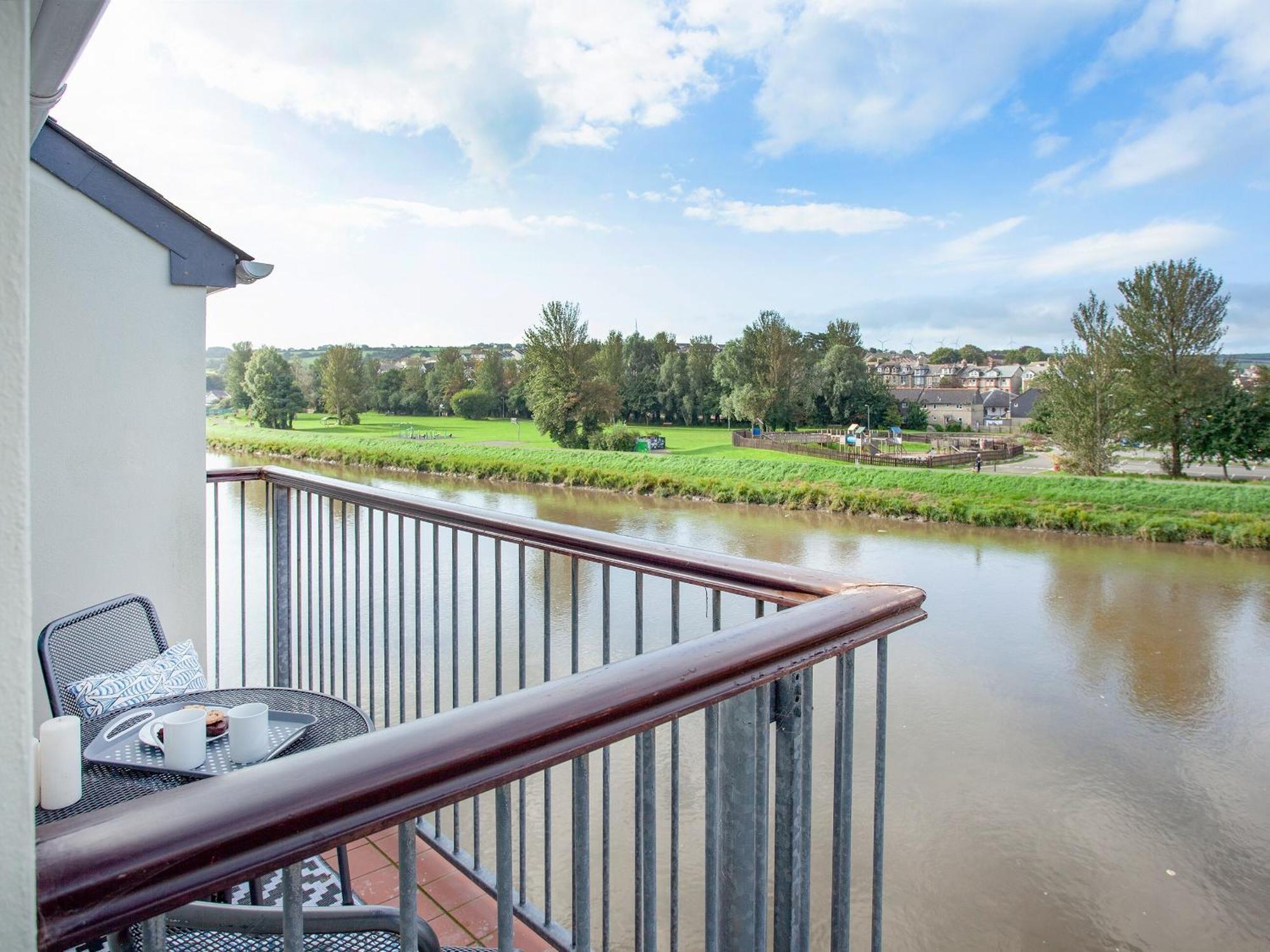 6 Camelside Villa Уейдбридж Екстериор снимка