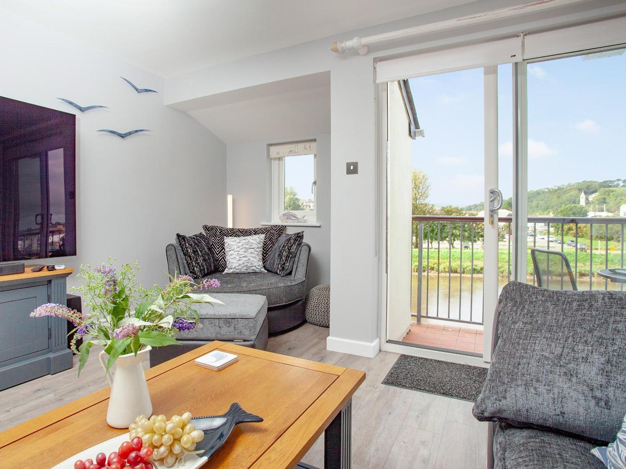 6 Camelside Villa Уейдбридж Екстериор снимка